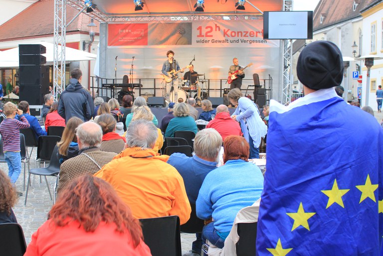 12h-Konzert - EU-Flagge.jpg